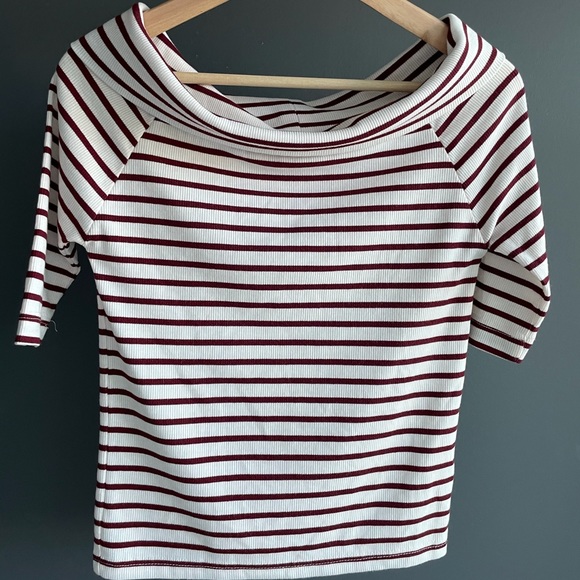 Off-shoulder top - Picture 2 of 3